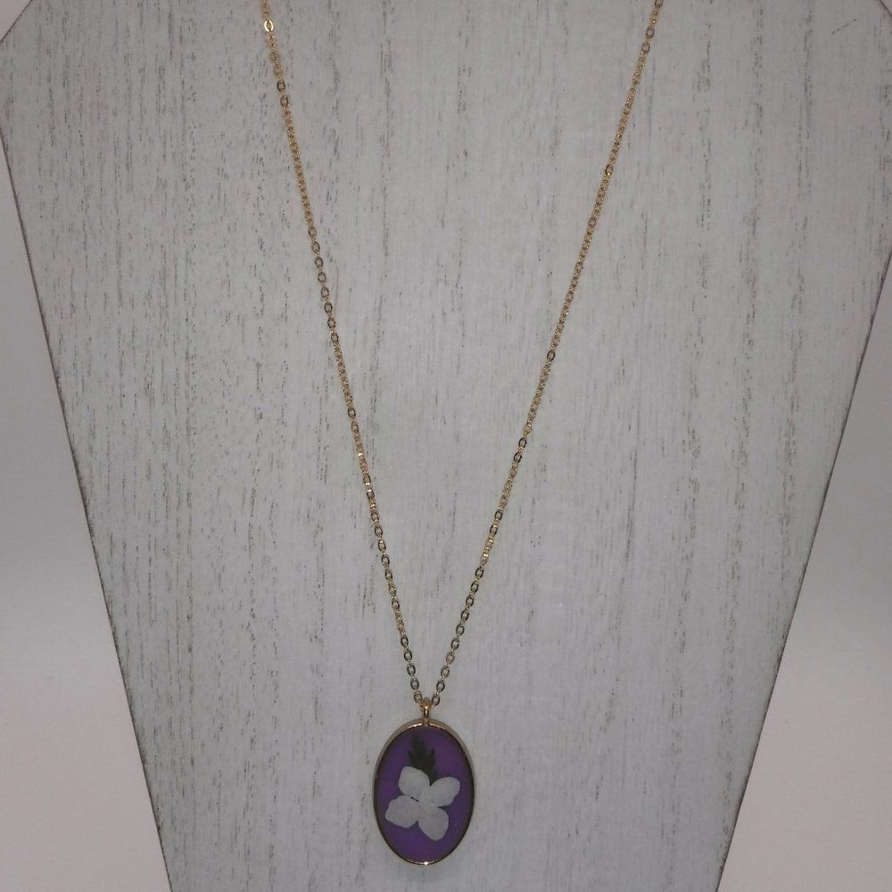 Necklace Oval Purple w/ White Dried Flowers